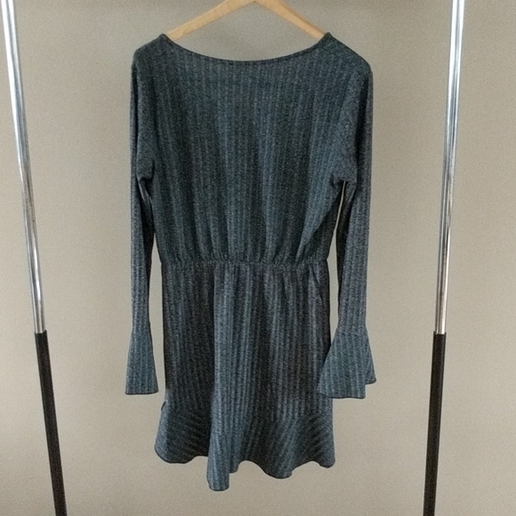 V Neck Casual Buttons Ruffle Long Sleeve Loose - Picture 2 of 8